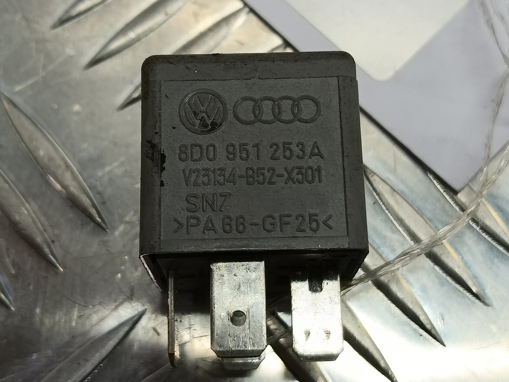 реле Volkswagen   8D0951253A, 520 рублей, Москва