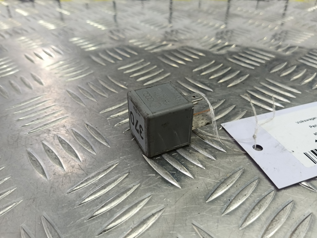 реле Volkswagen   8D0951253, 520 рублей, Москва