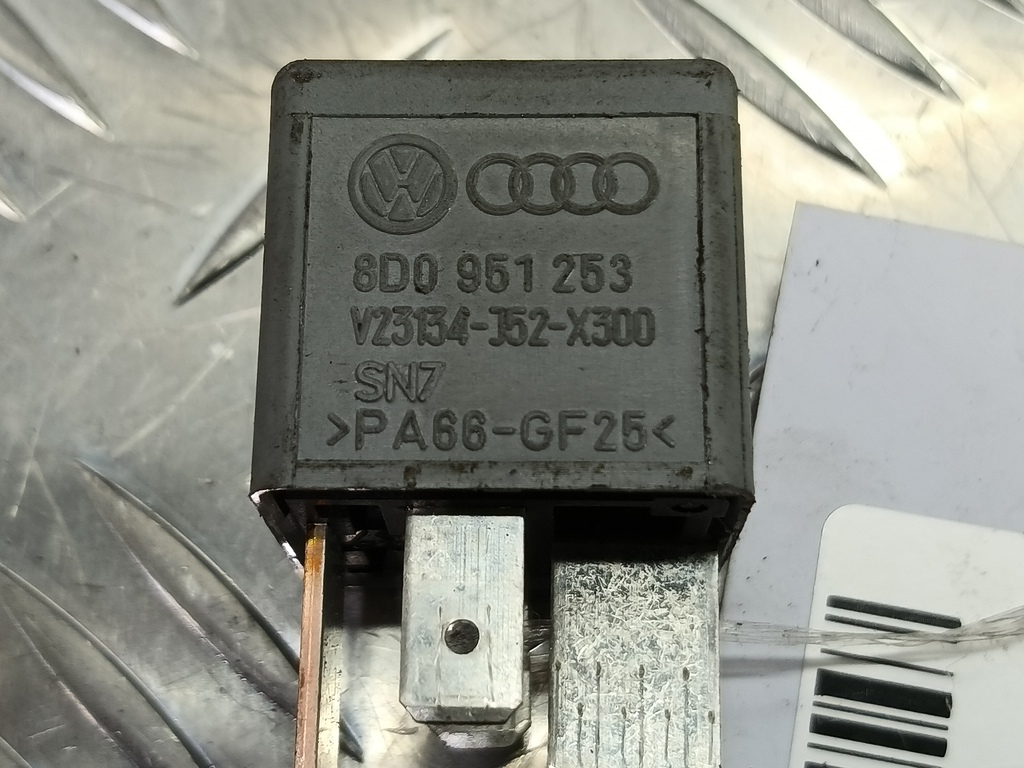 реле Volkswagen   8D0951253, 520 рублей, Москва
