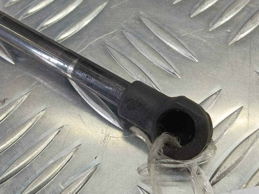 амортизатор крышки багажника TOYOTA COROLLA  689500W170, 520 рублей, Москва