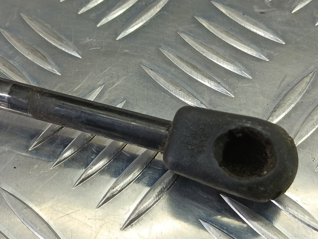 амортизатор крышки багажника MITSUBISHI OUTLANDER  MR991807, 750 рублей, Москва