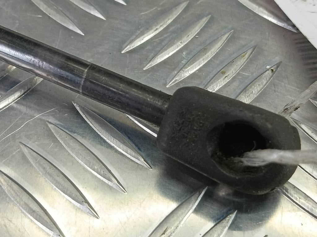 амортизатор крышки багажника Hyundai GETZ  817701C001, 750 рублей, Москва