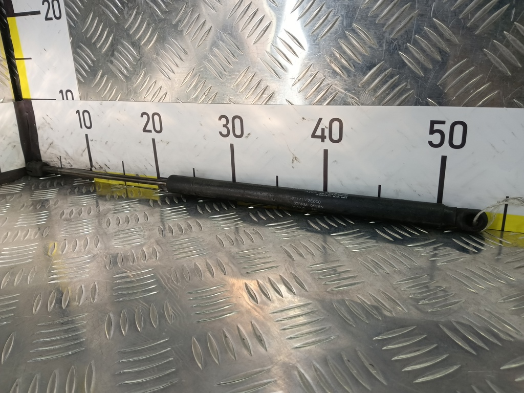 амортизатор крышки багажника Hyundai TUCSON  817712E000, 520 рублей, Москва