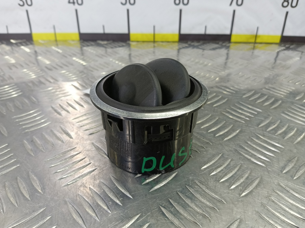 решетка воздуховода Renault Duster  687609254R, 980 рублей, Москва