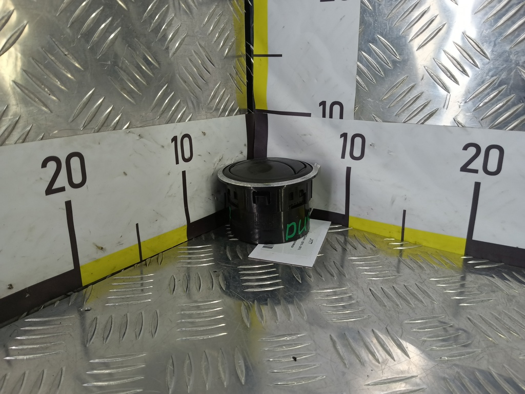 решетка воздуховода Renault Duster  687609254R, 980 рублей, Москва