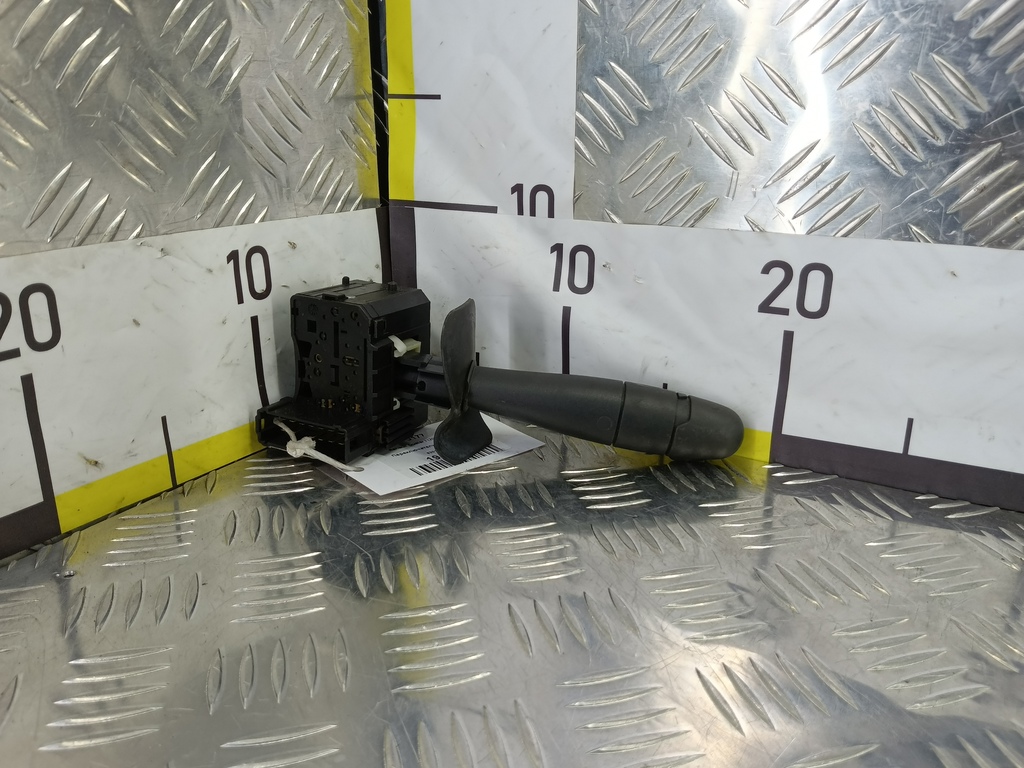 переключатель подрулевой Renault Duster  8201168003, 2820 рублей, Москва