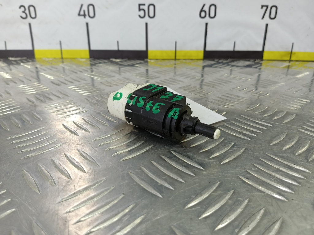 датчик включения стоп-сигнала Renault Duster  253205115R, 1210 рублей, Москва