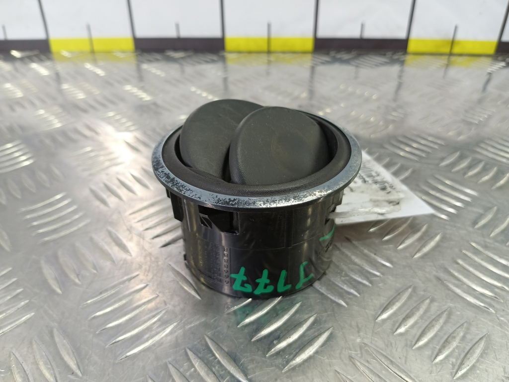 решетка воздуховода Renault Duster  687609254R, 980 рублей, Москва