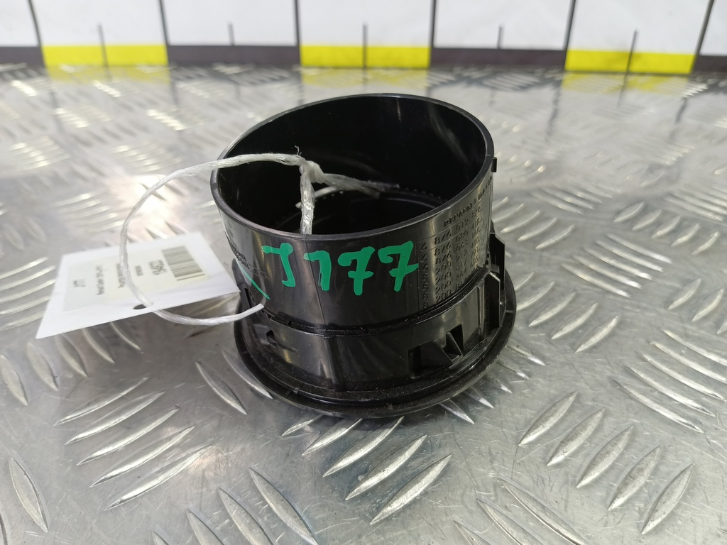 решетка воздуховода Renault Duster  687609254R, 980 рублей, Москва