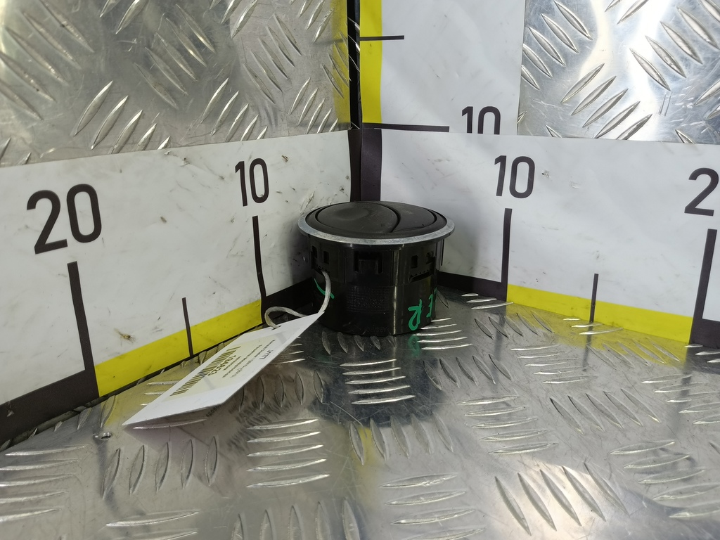 решетка воздуховода Renault Duster  687609254R, 980 рублей, Москва