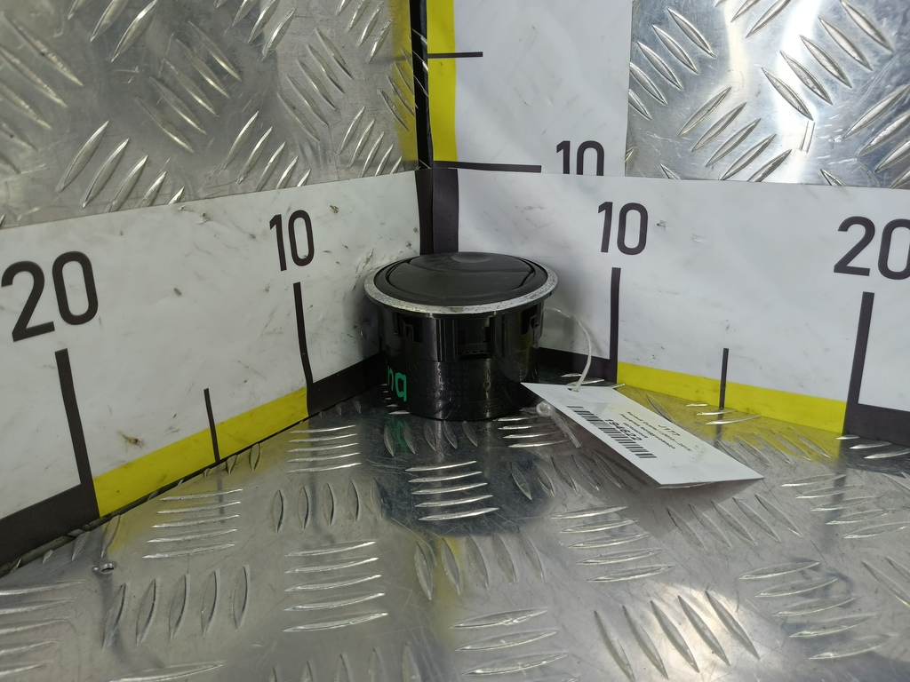 решетка воздуховода Renault Duster  687609254R, 980 рублей, Москва