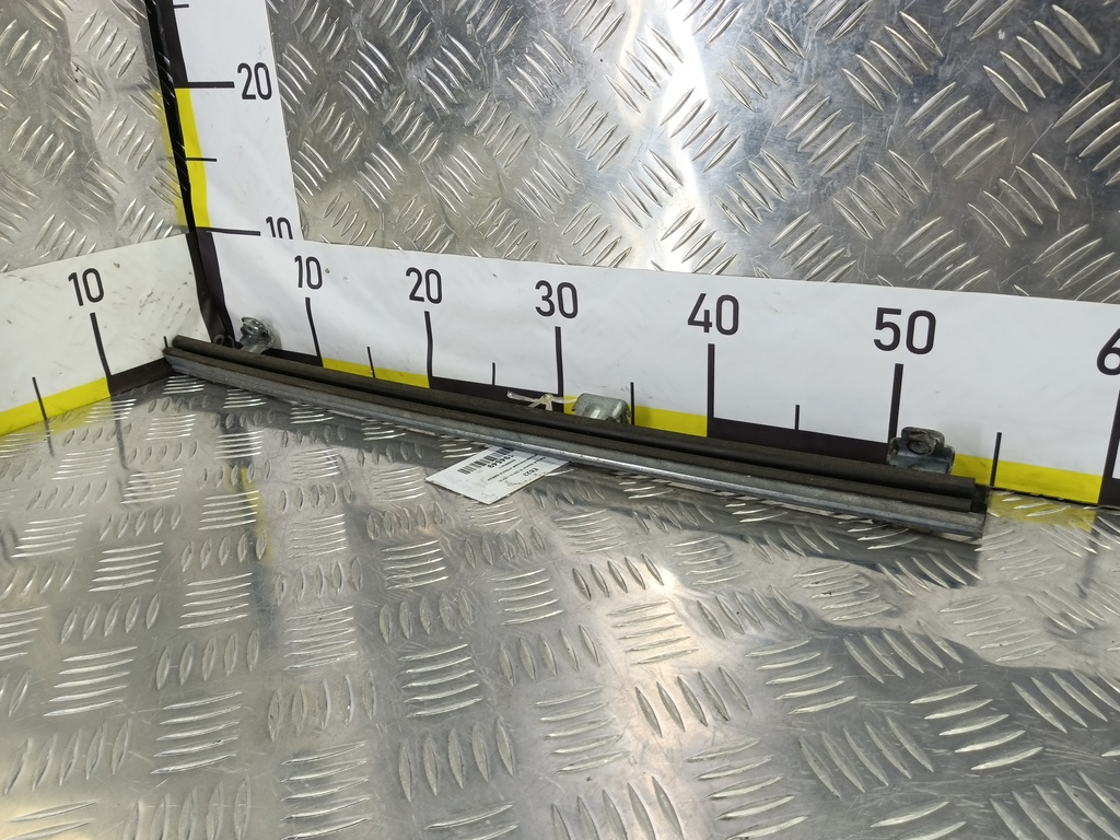 направляющая стекла двери Renault Master  8200683411, 980 рублей, Москва