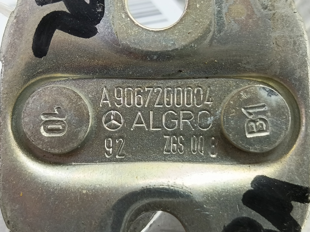 ответная часть замка двери Volkswagen Crafter  2E0837295, 2010 рублей, Москва