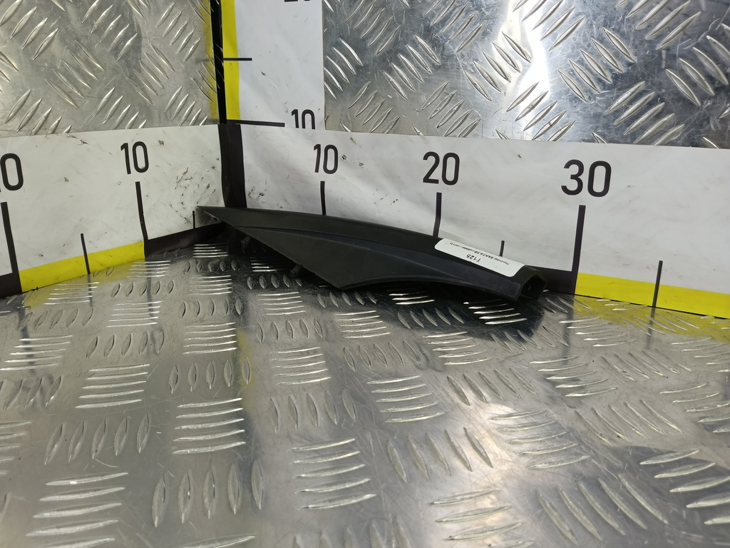 накладка рейлинга Hyundai SANTA FE  8729126001, 980 рублей, Москва