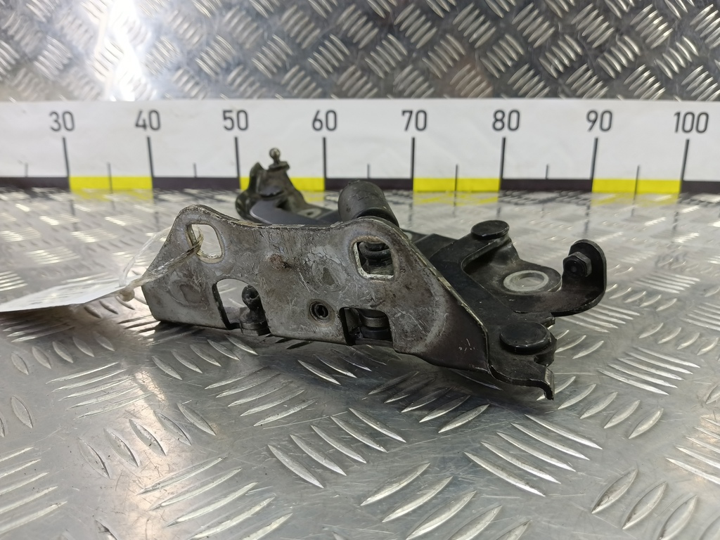 петля крышки багажника Jaguar XF 3.0 AT (238 л.с.)XF  I (2007—2011) Седан C2Z12577, 1670 рублей, Москва