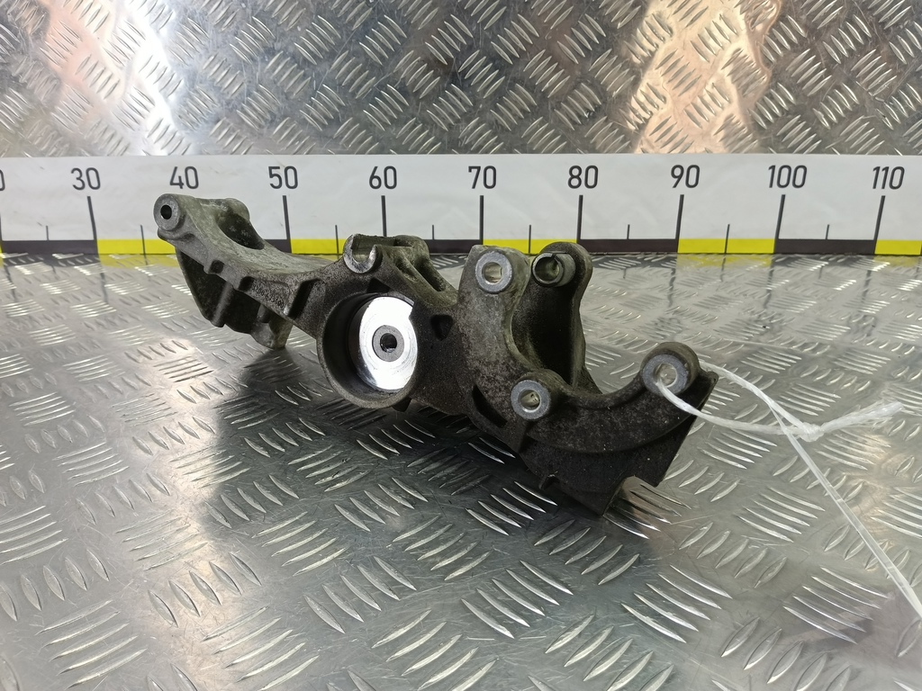 кронштейн генератора Renault Duster  8200473400, 1210 рублей, Москва