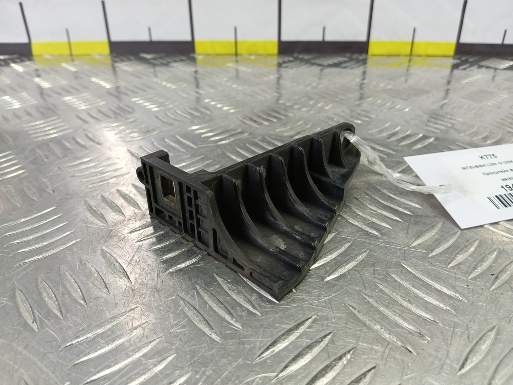 кронштейн фары MITSUBISHI L200  2.5 DI-D 4WD MT (178 л.с.)L200  IV (2006—2014) Пикап MN167868, 860 рублей, Москва