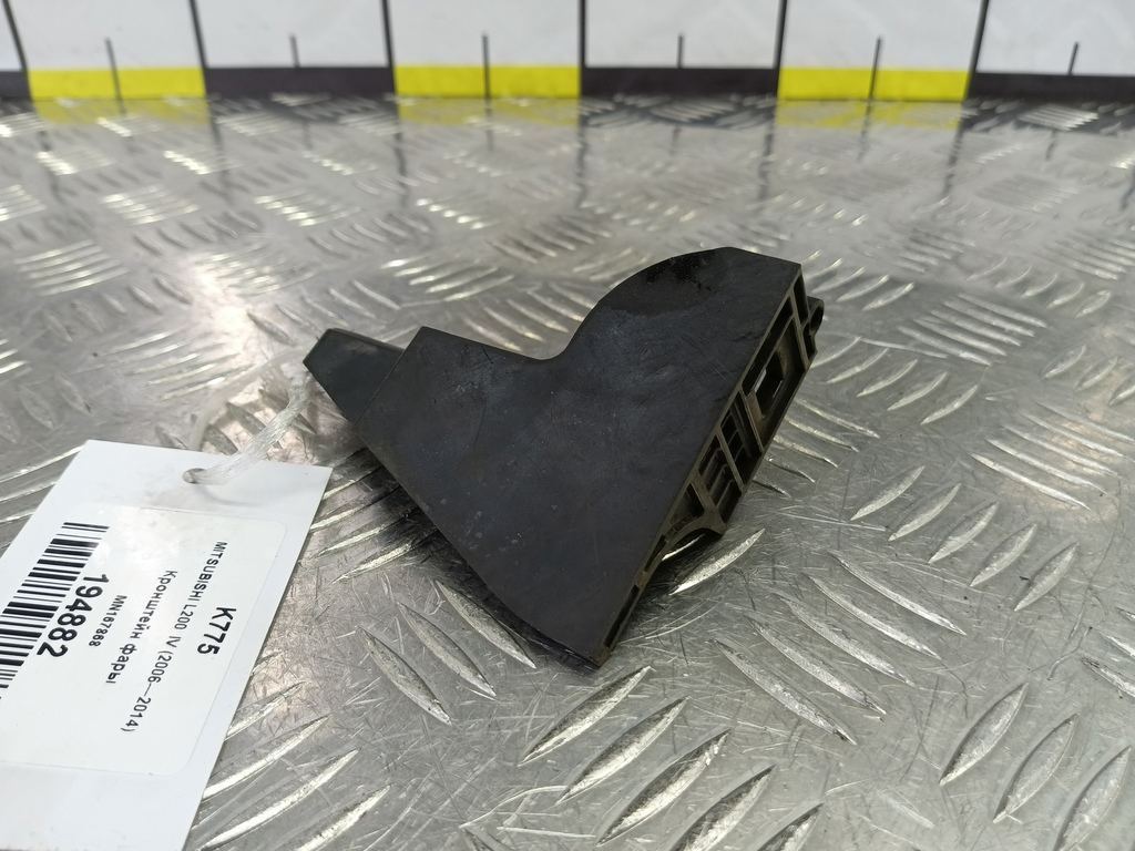 кронштейн фары MITSUBISHI L200  2.5 DI-D 4WD MT (178 л.с.)L200  IV (2006—2014) Пикап MN167868, 860 рублей, Москва