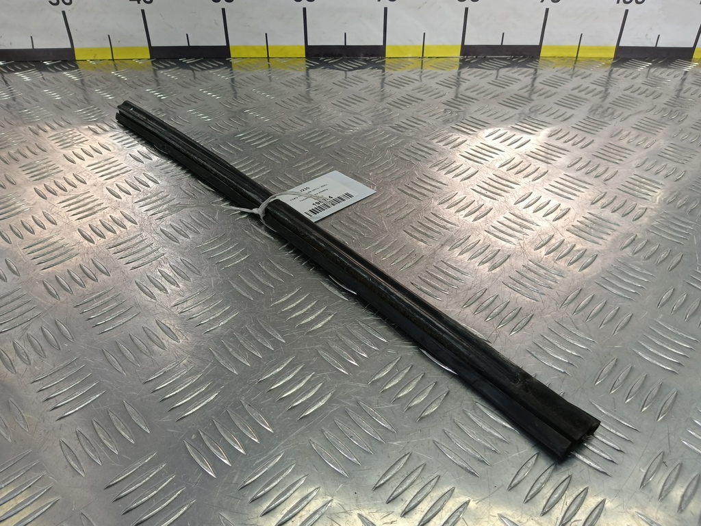 уплотнитель стекла FORD Transit  1824332, 980 рублей, Москва