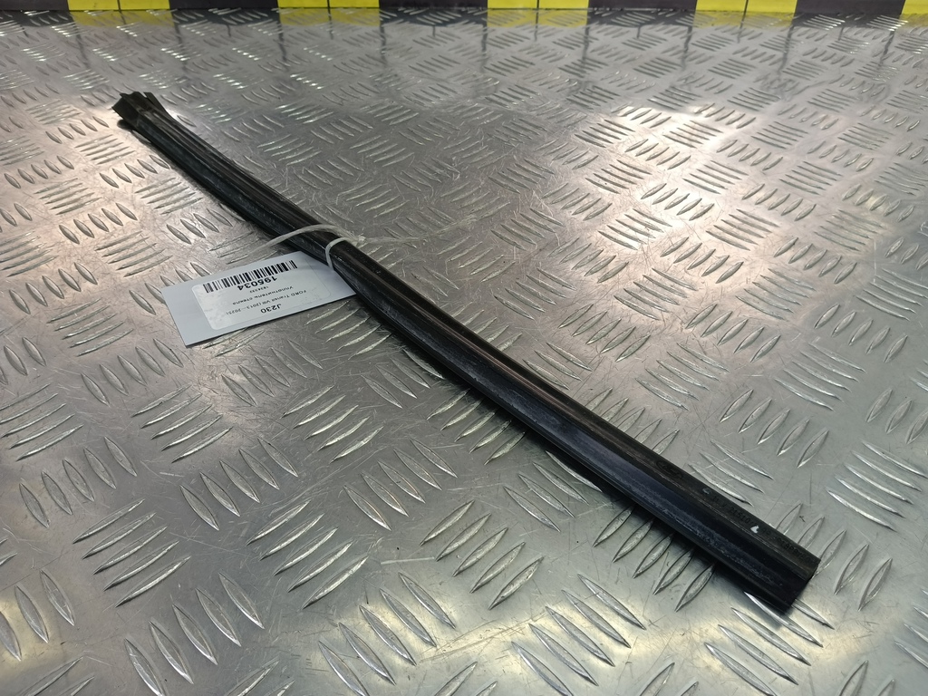 уплотнитель стекла FORD Transit  1824332, 980 рублей, Москва