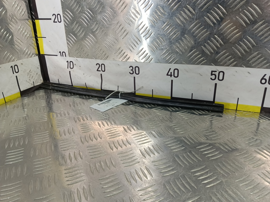 уплотнитель стекла FORD Transit  1824332, 980 рублей, Москва