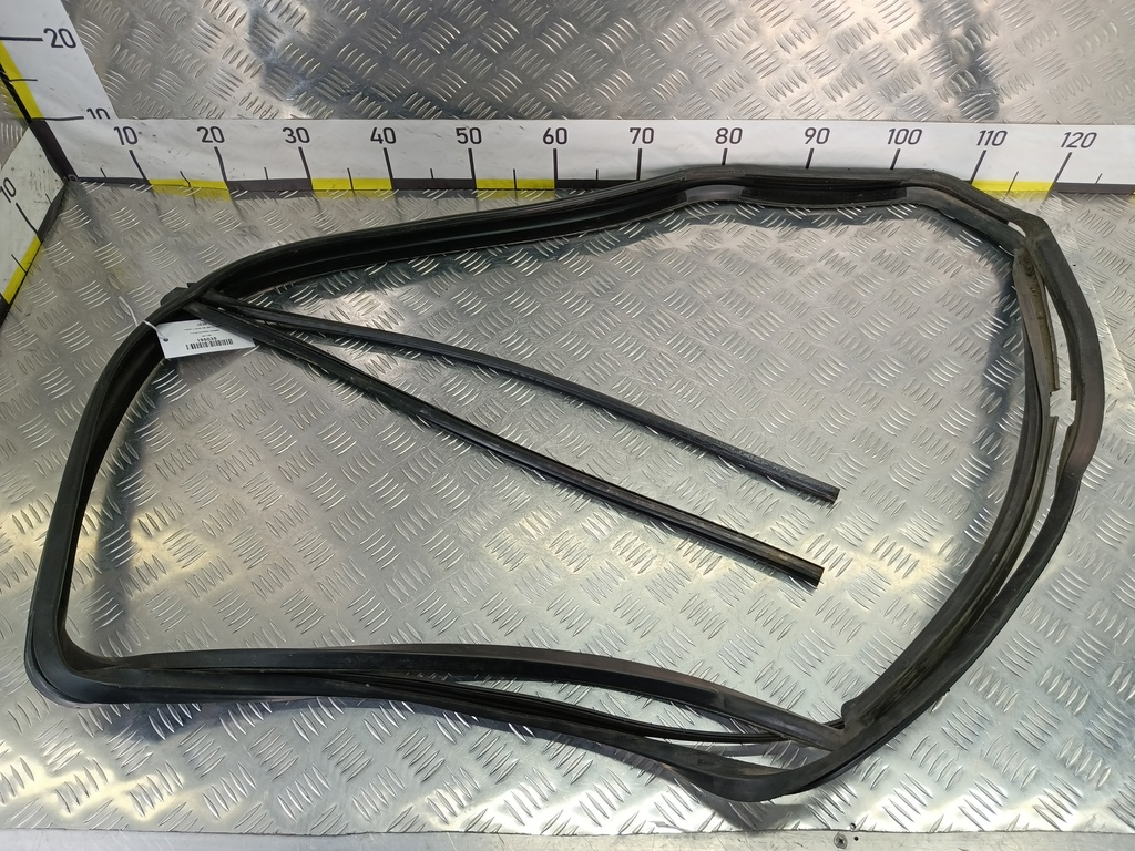 уплотнитель стекла FORD Transit  2042168, 3050 рублей, Москва