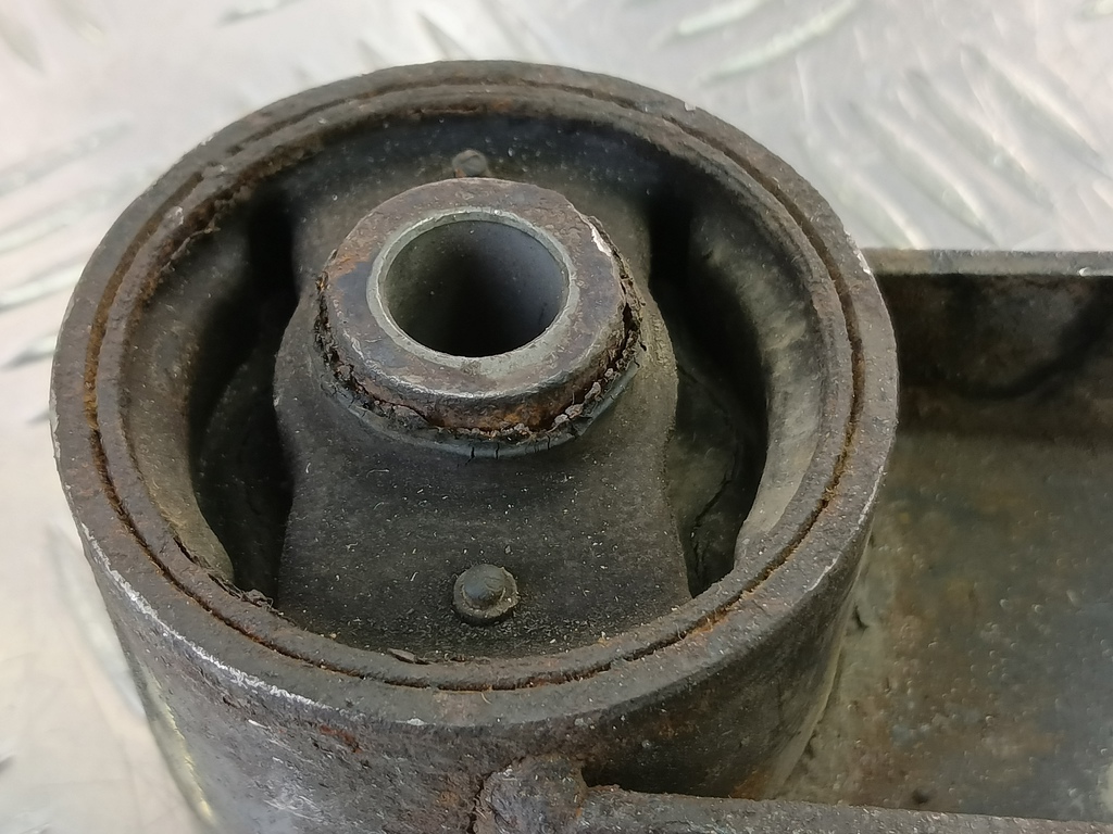 подушка редуктора MITSUBISHI PAJERO  MR374566, 1210 рублей, Москва