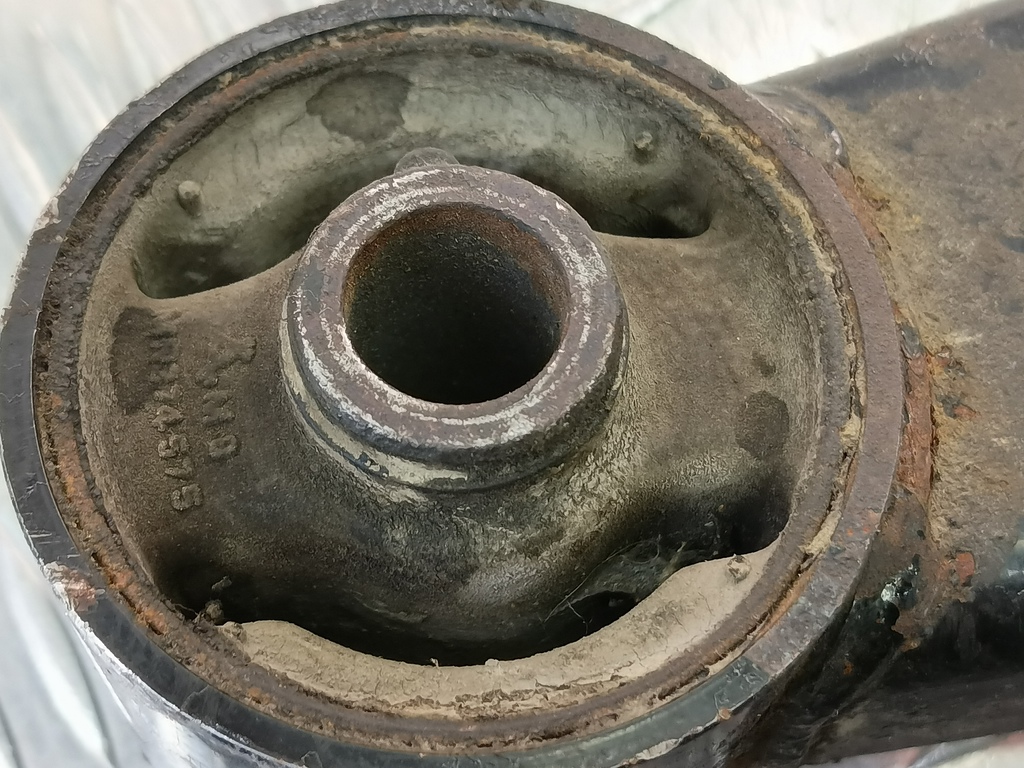 подушка редуктора MITSUBISHI PAJERO  MR374566, 1210 рублей, Москва