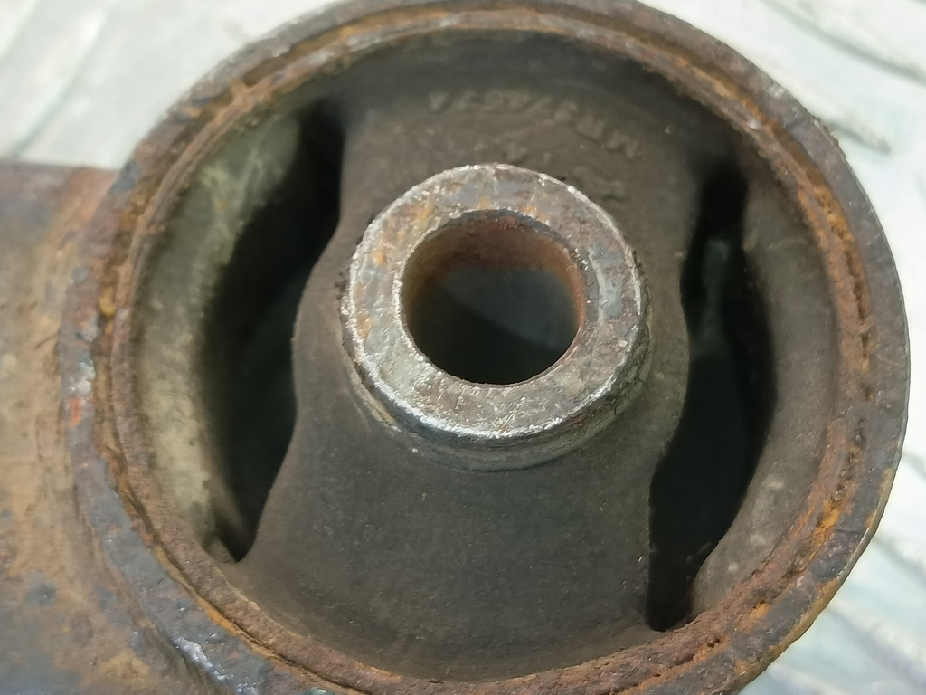 подушка редуктора MITSUBISHI PAJERO  MR374566, 1210 рублей, Москва