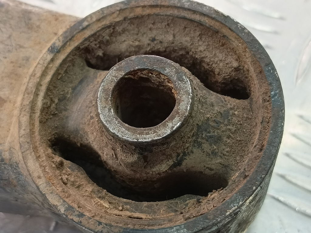 подушка редуктора MITSUBISHI PAJERO  MR374566, 1210 рублей, Москва