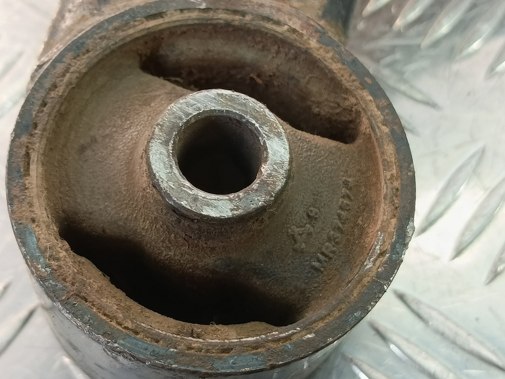 подушка редуктора MITSUBISHI PAJERO  MR374566, 1210 рублей, Москва