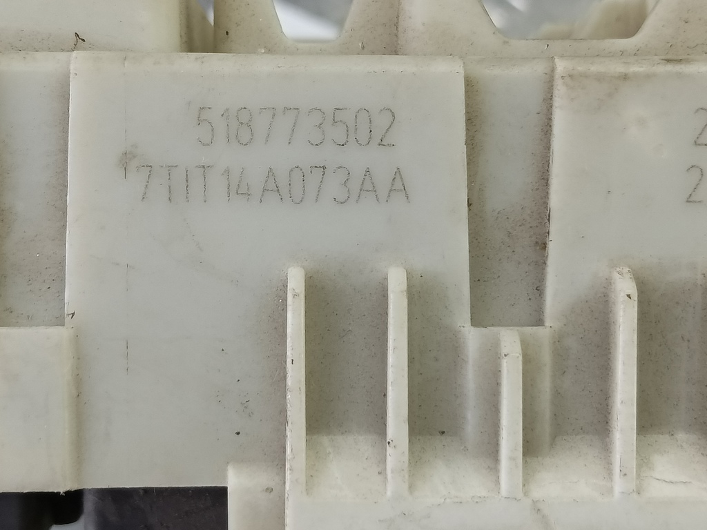 блок предохранителей FORD Tourneo Connect  1504506, 860 рублей, Москва