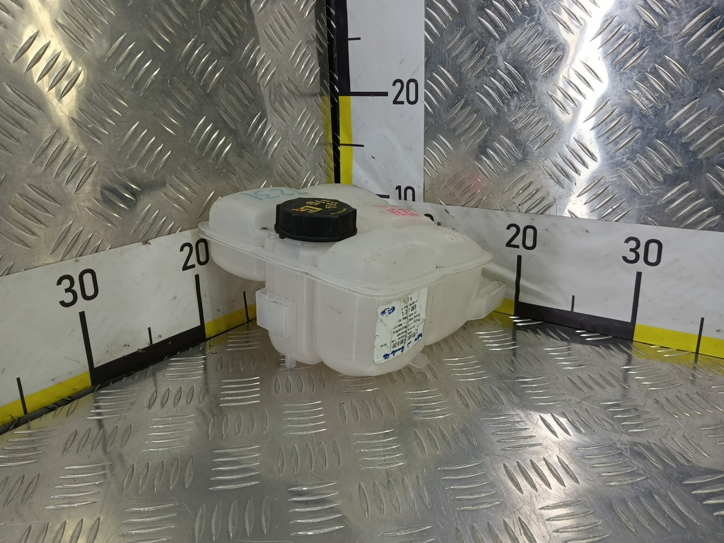 бачок расширительный FORD Focus  1717053, 2240 рублей, Москва