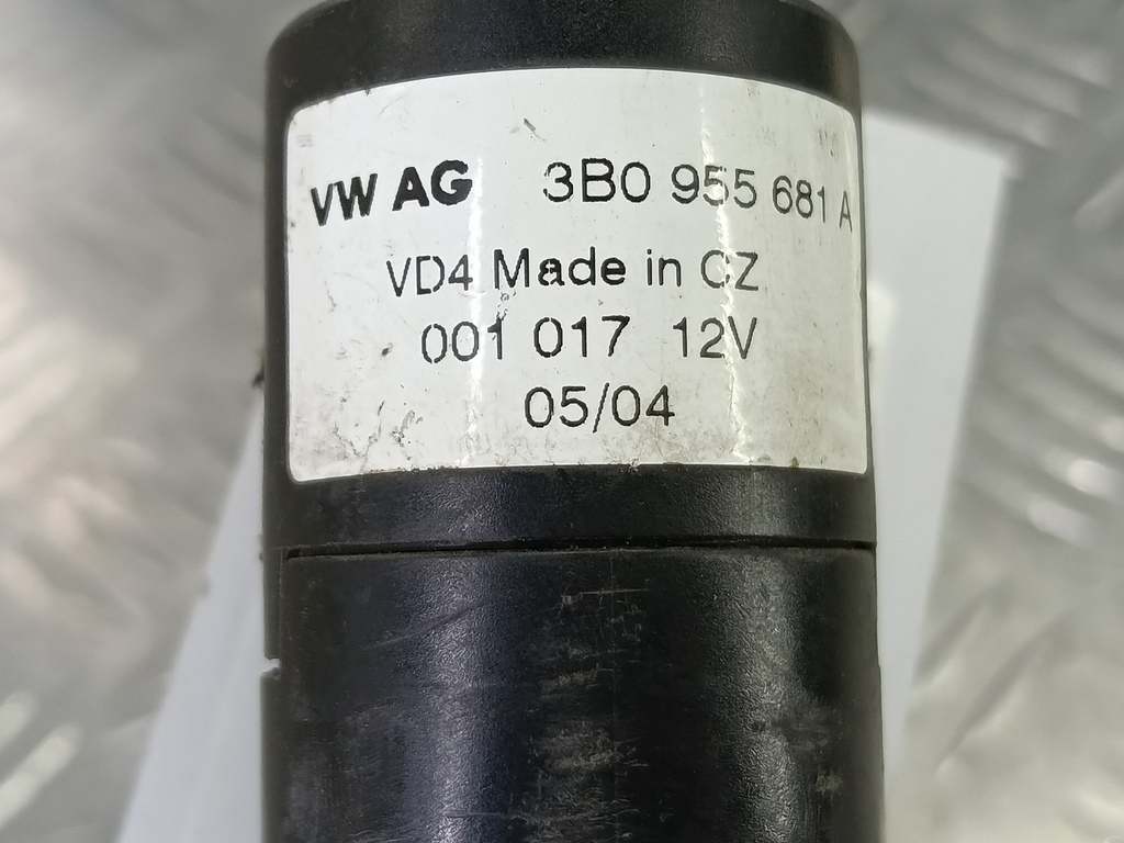 насос омывателя (моторчик) SKODA SUPERB 2.8 AT (193 л.с.)Superb  I (2001—2006) Седан 3B0955681, 750 рублей, Москва