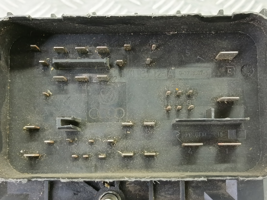 блок предохранителей Volkswagen Caddy  1K0937125A, 980 рублей, Москва