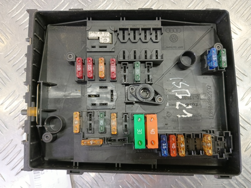 блок предохранителей Volkswagen Caddy  1K0937125A, 980 рублей, Москва