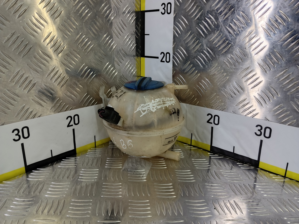 бачок расширительный Volkswagen 1K0121407A, 980 рублей, Москва