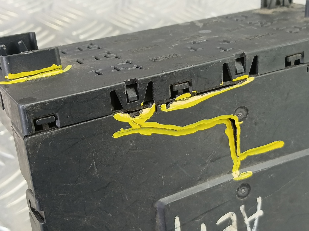 блок предохранителей Volkswagen Caddy  3C8937049D, 1780 рублей, Москва