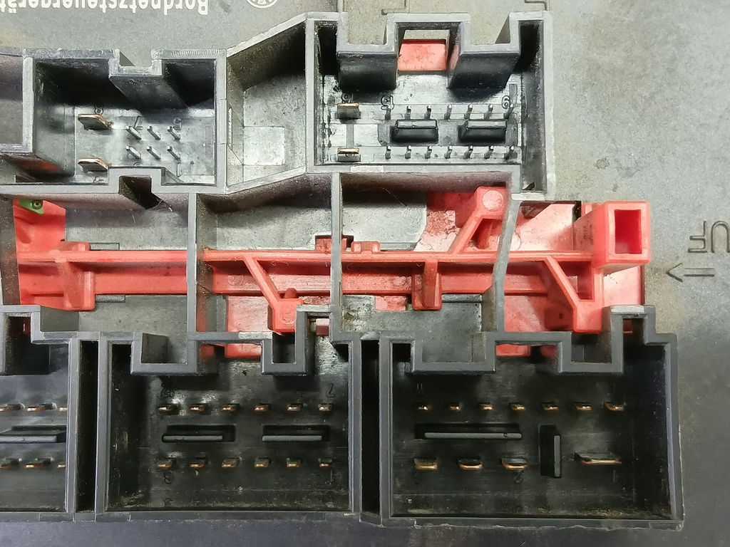 блок предохранителей Volkswagen Caddy  3C8937049D, 1780 рублей, Москва