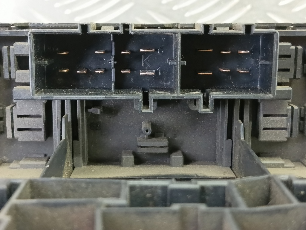 блок предохранителей Volkswagen Caddy  3C8937049D, 1780 рублей, Москва