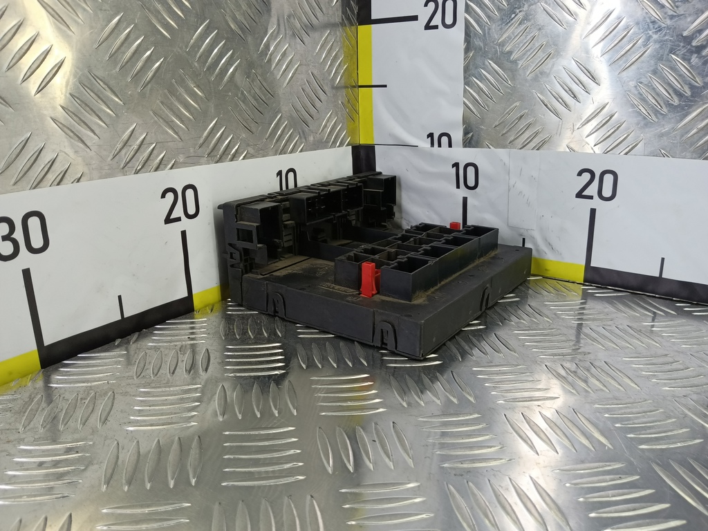 блок предохранителей Volkswagen Caddy  3C8937049D, 1780 рублей, Москва