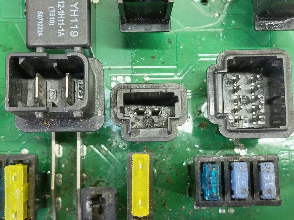 блок предохранителей Peugeot Partner  6580EZ, 15930 рублей, Москва