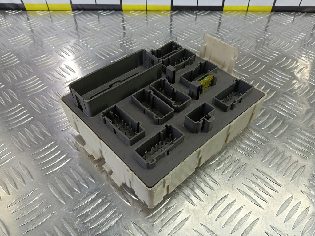 блок предохранителей FORD Tourneo Connect  1504506, 860 рублей, Москва