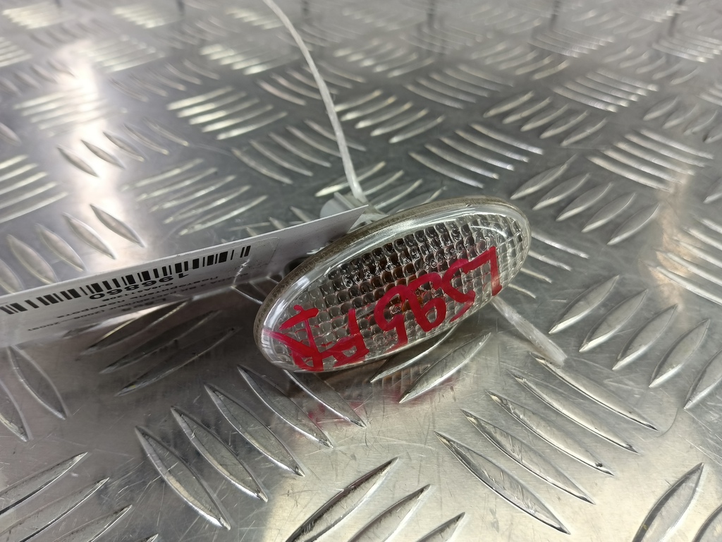 повторитель поворота MAZDA 3 2.0 MT (150 л.с.)3  BK (2003—2006) Седан GJ6A51120E, 860 рублей, Москва