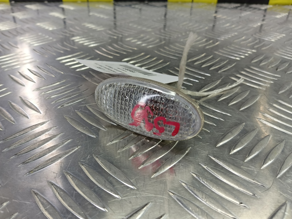 повторитель поворота MAZDA 3 2.0 MT (150 л.с.)3  BK (2003—2006) Седан GJ6A51120E, 860 рублей, Москва