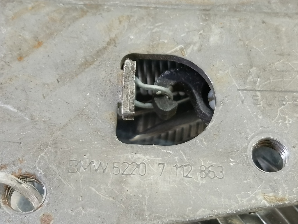 замок спинки сиденья BMW 3 серия  52207112863, 750 рублей, Москва