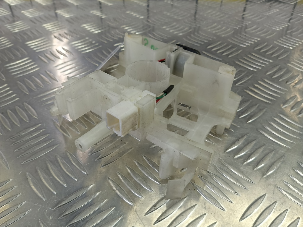 кнопка парктроников SUBARU Tribeca 3.0 4WD AT (250 л.с.)Tribeca  WX (2004—2007) Внедорожник 83119AG000, 860 рублей, Москва