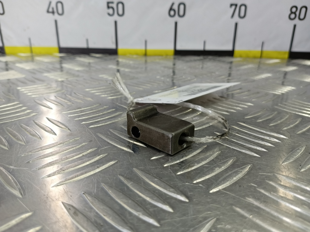 кронштейн форсунки топливной (зажим) Volkswagen Transporter  038130069B, 750 рублей, Москва