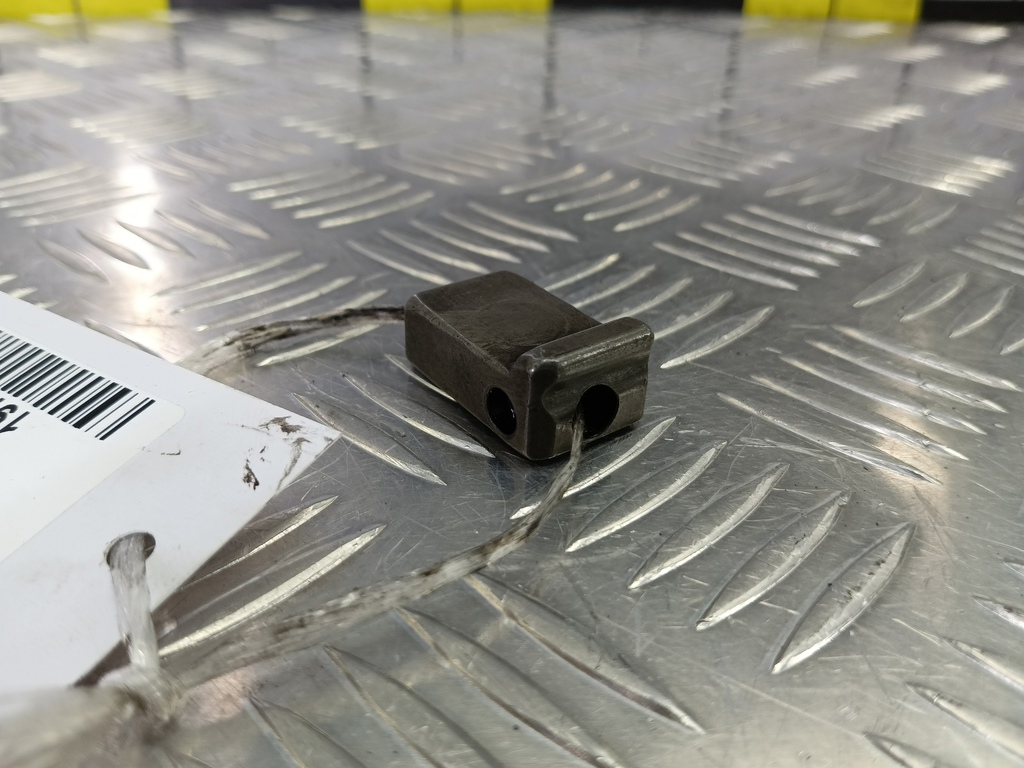 кронштейн форсунки топливной (зажим) Volkswagen Transporter  038130069B, 750 рублей, Москва