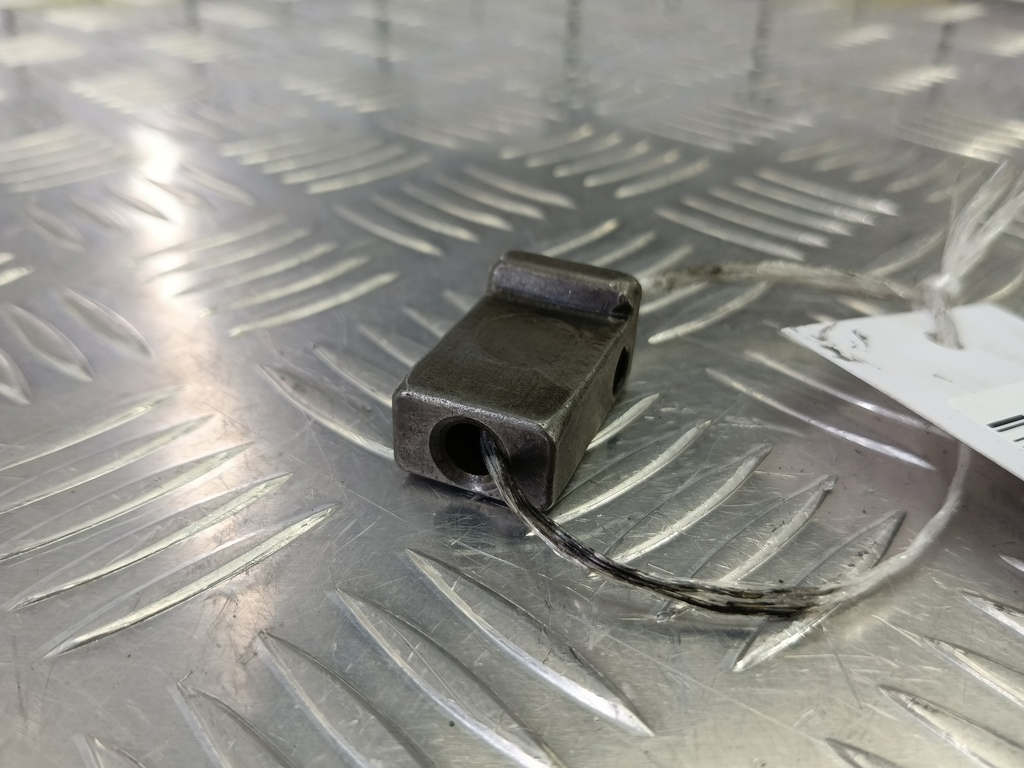 кронштейн форсунки топливной (зажим) Volkswagen Transporter  038130069B, 750 рублей, Москва